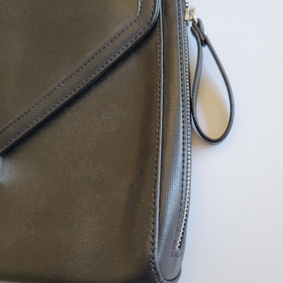 BCBG Generation Black purse with silver chain LIKE-NEW - Picture 3 of 7